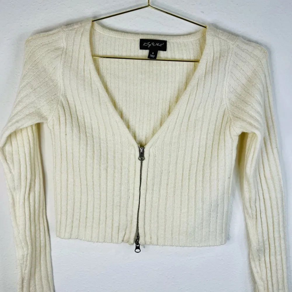 Say What Women’s Ivory Ribbed Knit Cropped Cardigan Sweater Small Zip-Up V-Neck - Image 2