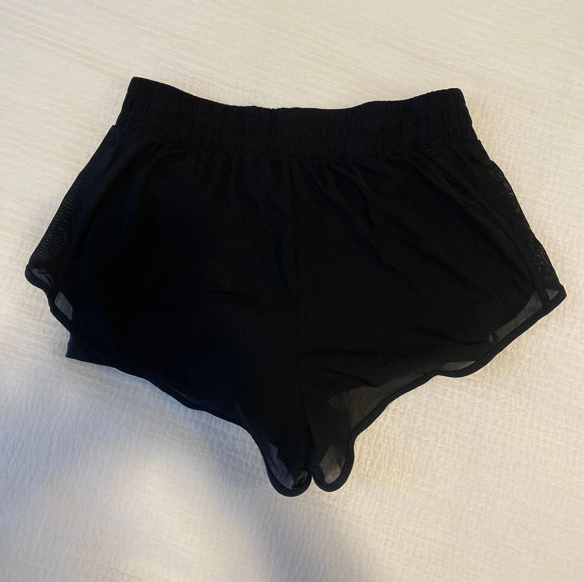 Alo Yoga Alo Shorts - Image 2