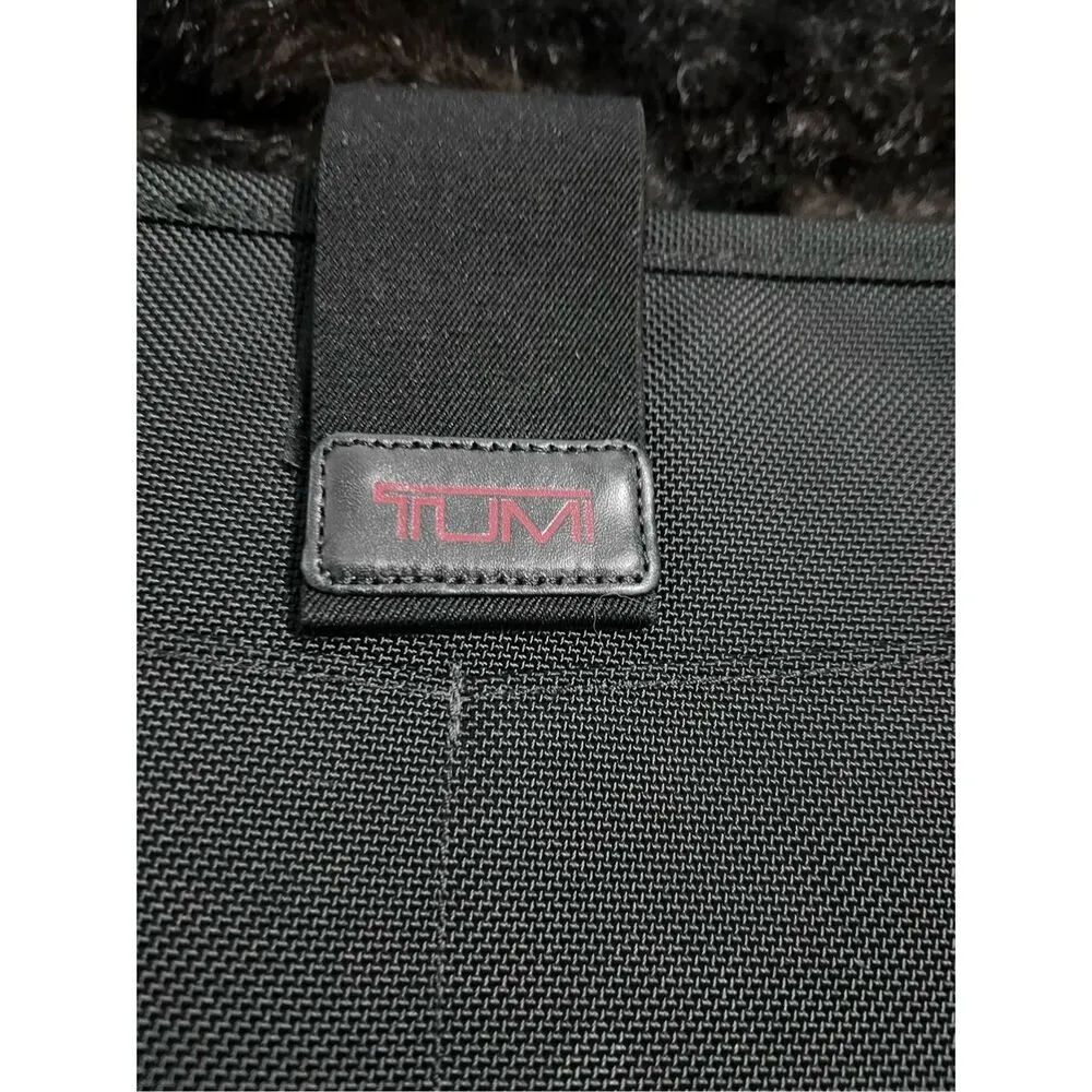 Tumi Luggage Black Nylon Laptop Ipad Tablet Travel sleeve - Image 2