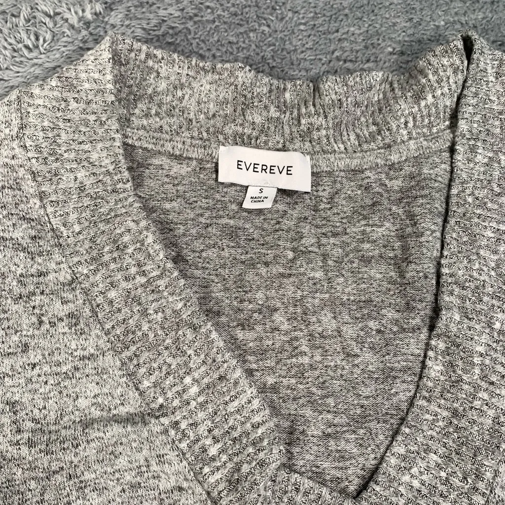 Evereve Heather Gray V-Neck Sweater - Image 4