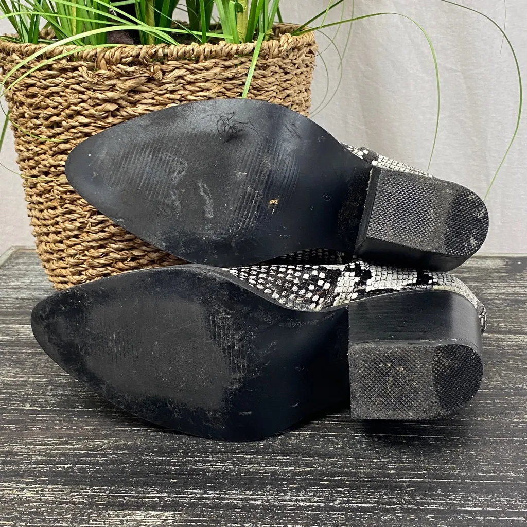 Arider Girl Ivory & Black Snakeskin Animal Print Ankle Booties Shoes 6 - Image 4