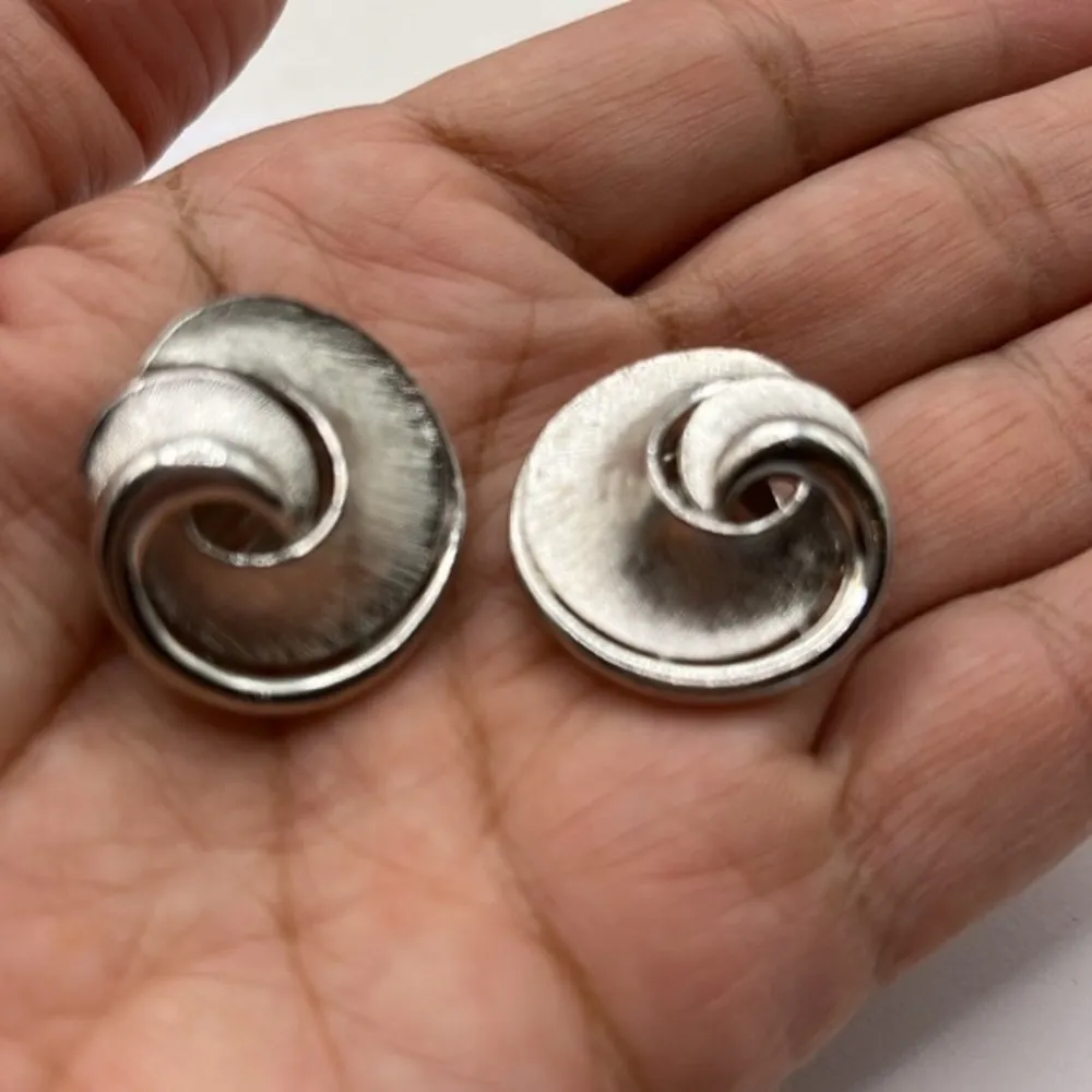 Crown Trifari Estate Silver Matte Silver Plated  Clip On Earrings signed - Image 8