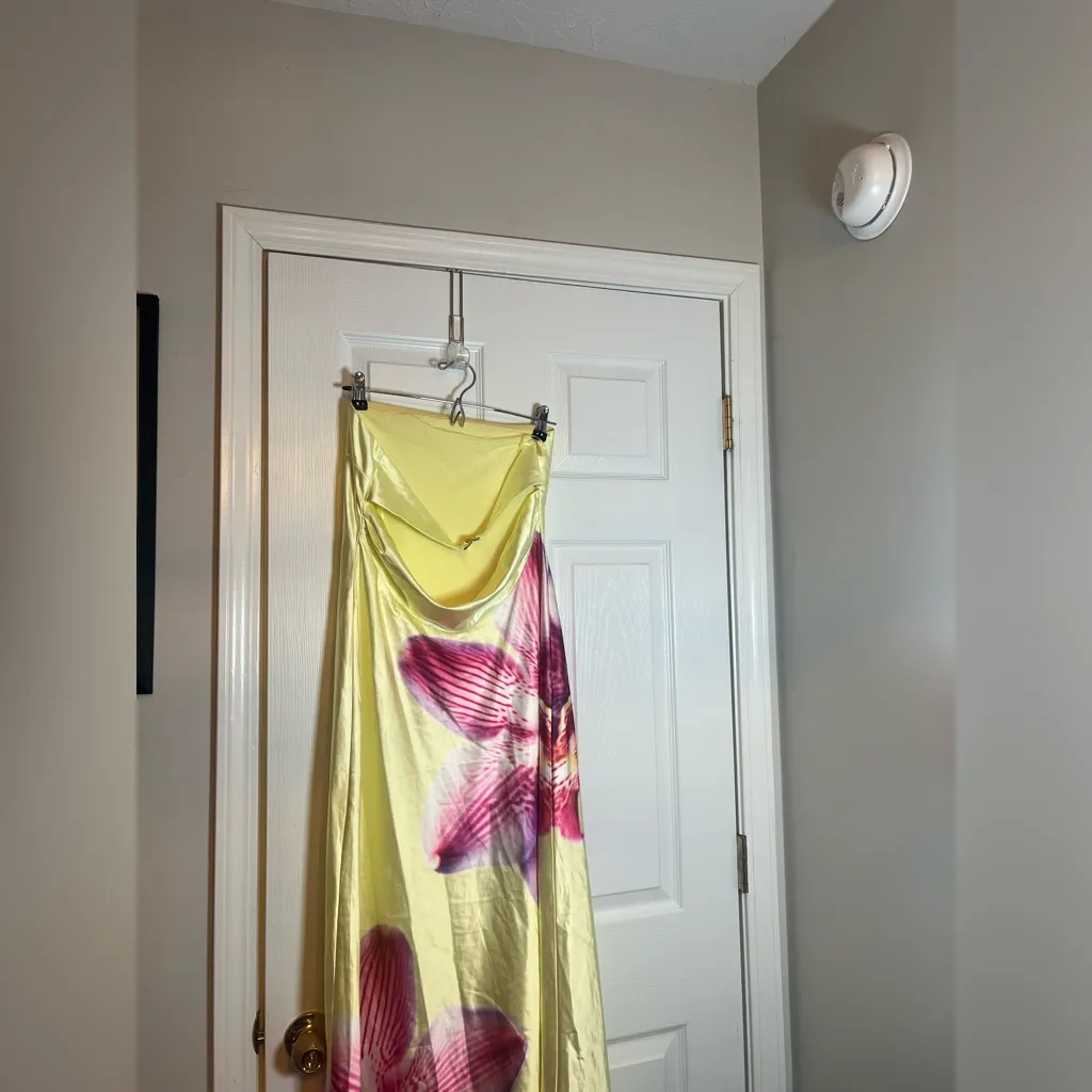 Runaway The Label Celeste Maxi Dress in Orchid Yellow - Image 10