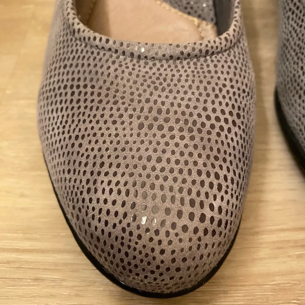 Like New Womens Earth Bijou Grey Printed Leather Suede Dressy Slip On Pumps Sz 9 Gray - Image 3