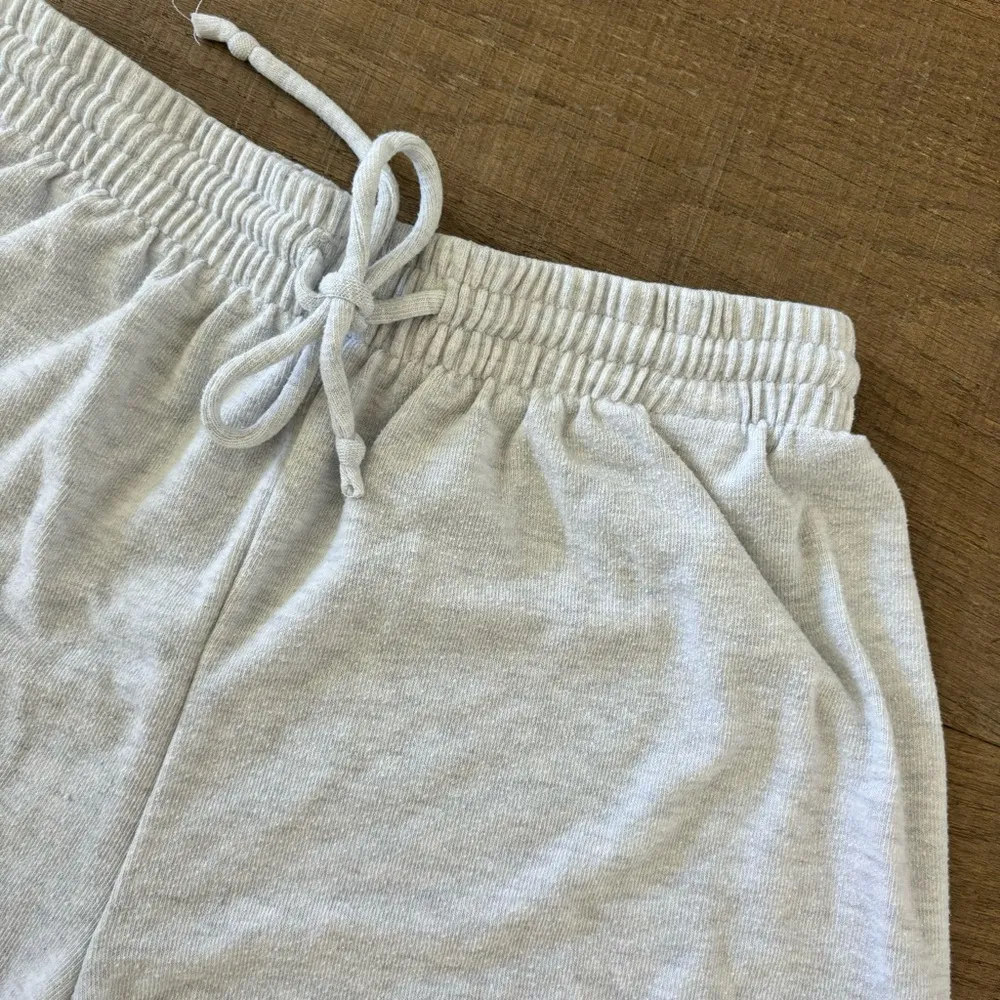 wilfred free aritzia gray washed drawstring lounge shorts - Image 4