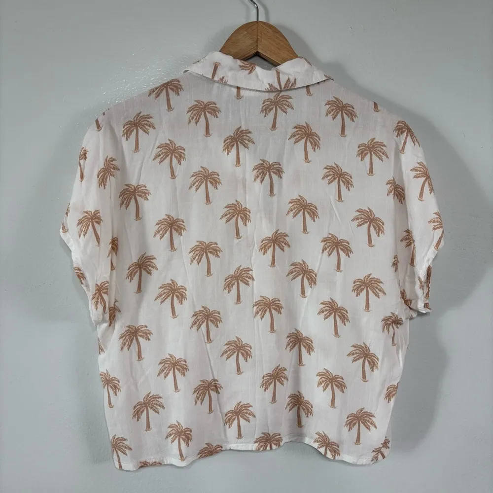 Midnight Sky Tan/White Tropical Palm Tree Print Cropped Button Down Top Size M - Image 5