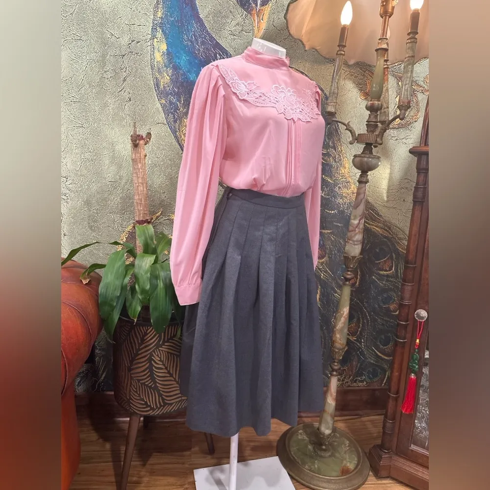 EUC VINTAGE 70’s Campus Casual Pink embroidery Blouse with Mandarin Collar - Image 6