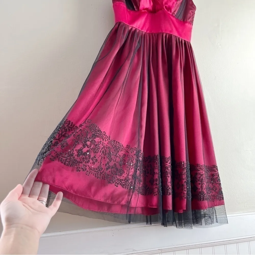 Morgan & Co Junior Fit & Flare Satin Prom Dress in Red Black, Size‎ 7/8 (Medium) Size undefined - Image 7