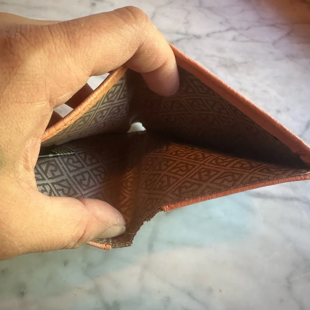 Relic pink peachy wallet paper money and coins - Image 3