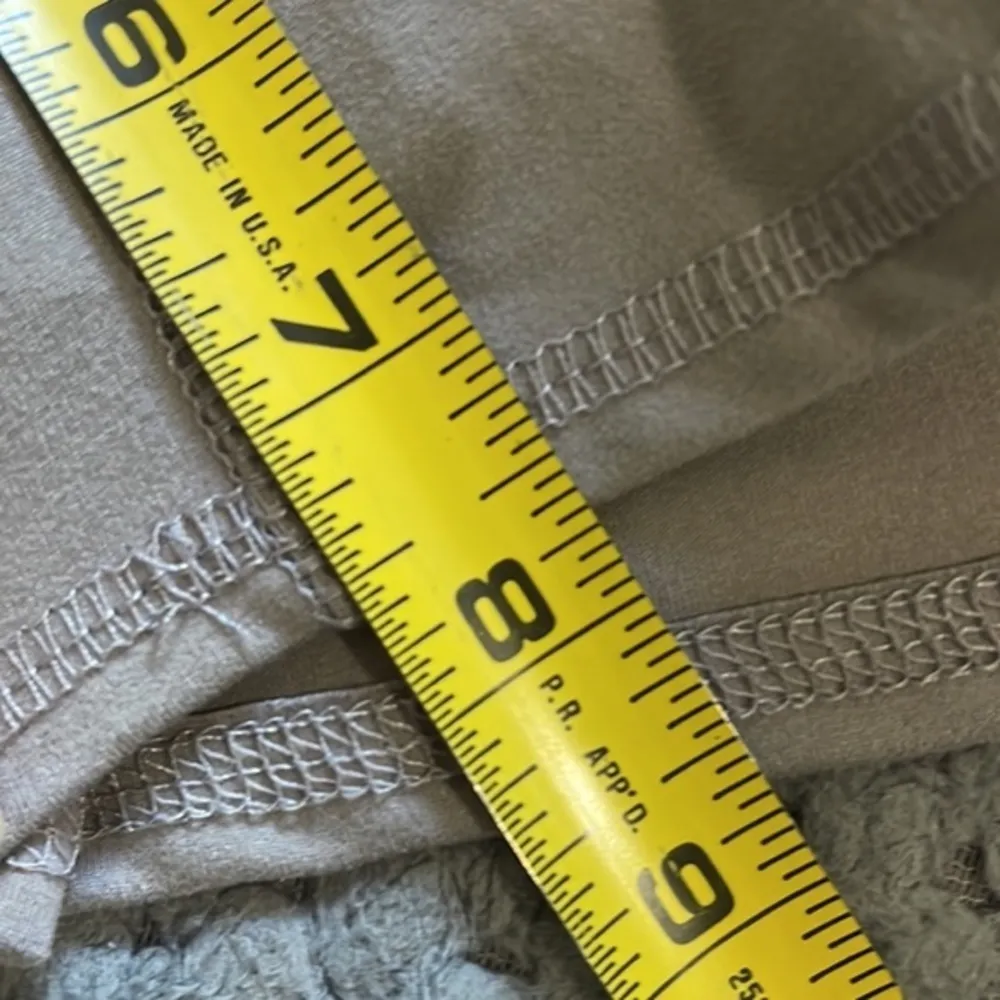 Urban Outfitters Beige 7.5" Biker Pocket Shorts Size Small GUC #6743 - Image 4