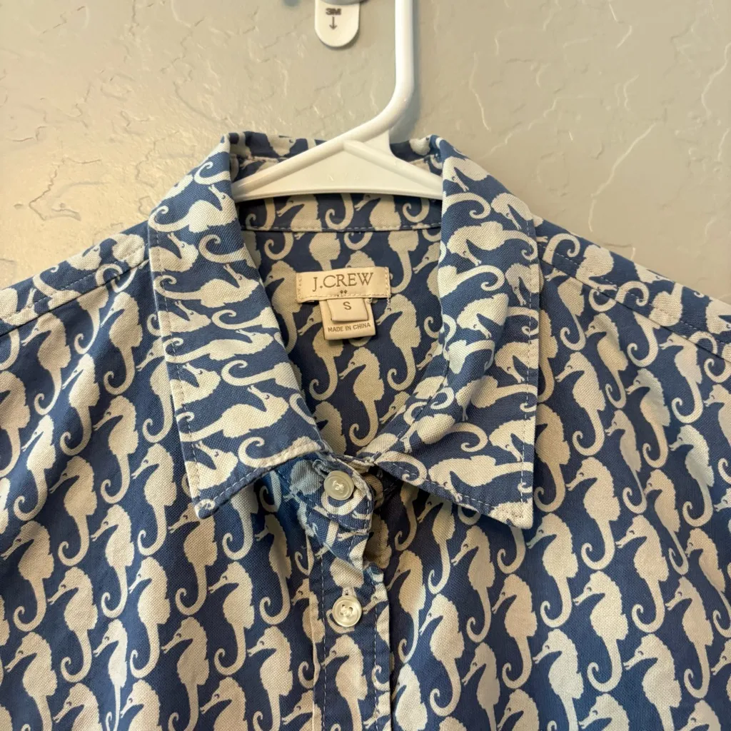 J. Crew boyfriend seahorse chambray long sleeve cotton button up size small Blue - Image 4