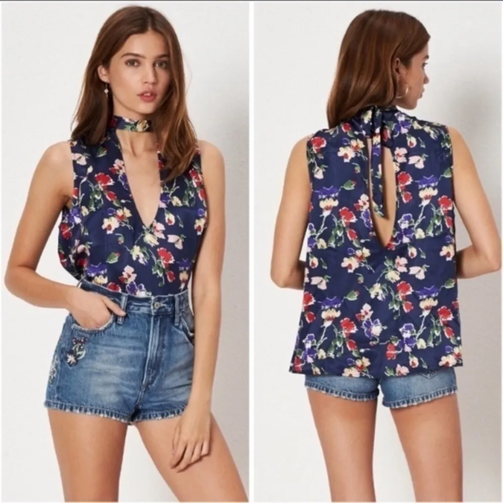 Tularosa • Blue Red Floral Keyhole Choker Tank Top - Image 3