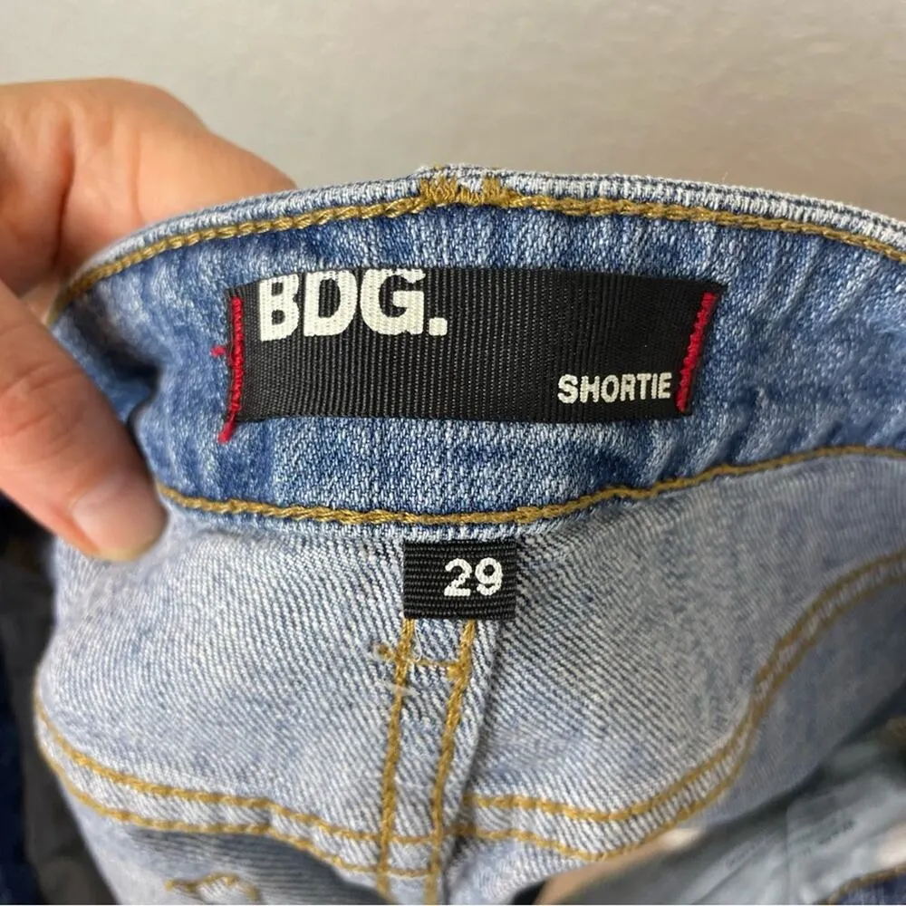 BDG Light Denim Cuffed Shortie Shorts Size 29 - Image 7