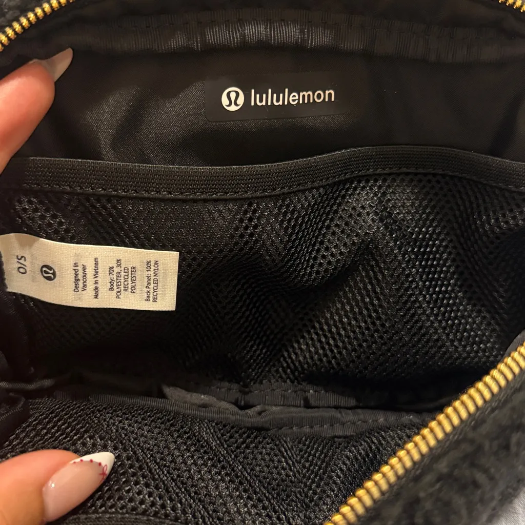 Lululemon Everywhere Fleece Belt Bag - Image 6