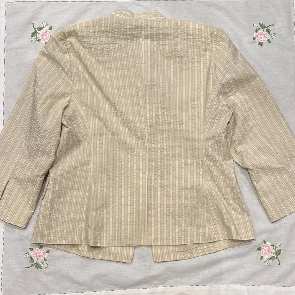 Tan Lightweight Jacket/Blazer with Stand - Image 5