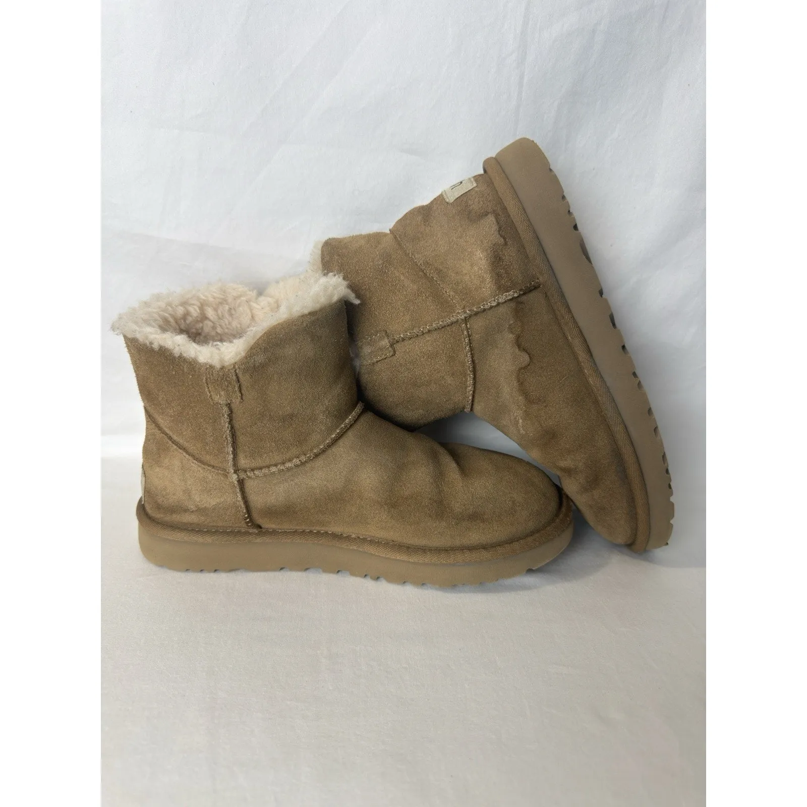 UGG Women's Mini Bailey Button II boots chestnut suede with sheepskin Size 7 - Image 3