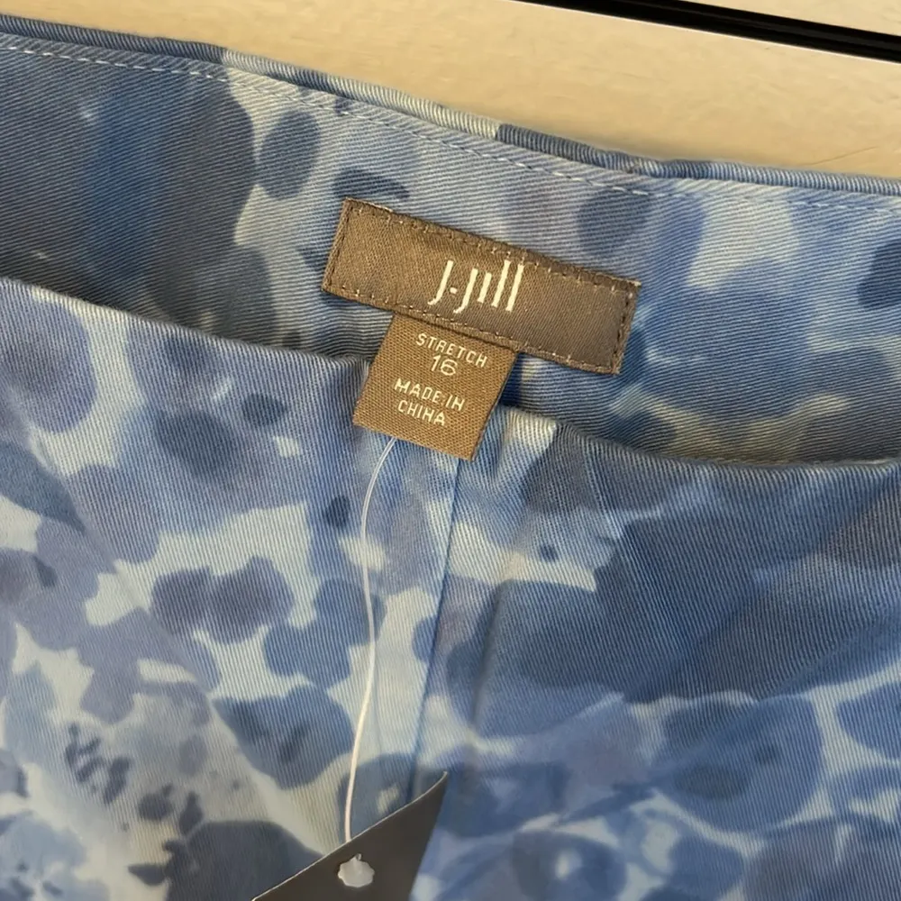 J. Jill Blue Abstract Floral Pants Size 16 - Image 5