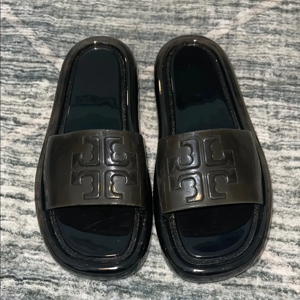 Tory Burch Bubble Jelly Slide Logo Detailed Vamp‎ Strap Sandal Classic Black - Image 2