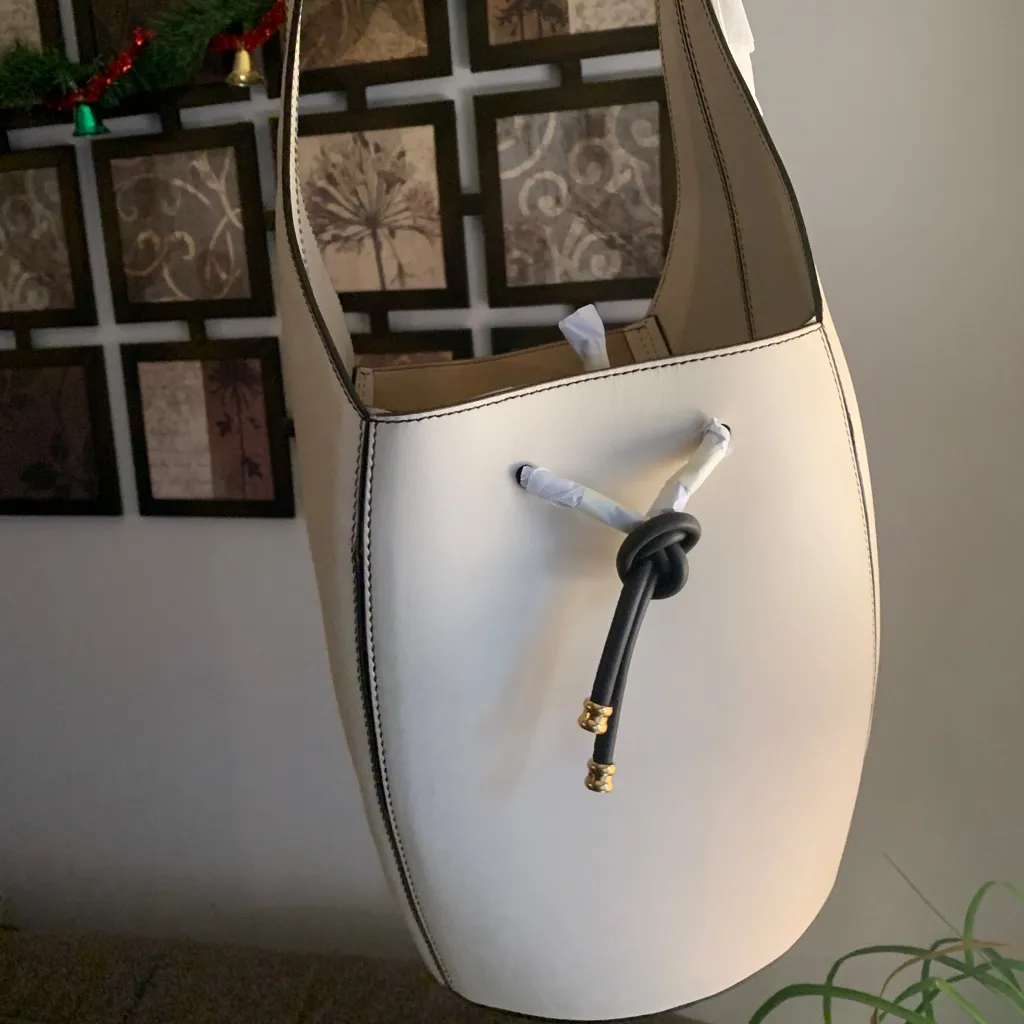 Tory Burch Last one 🔥Authentic  CALF leather drawstrings bucket bag - Image 11