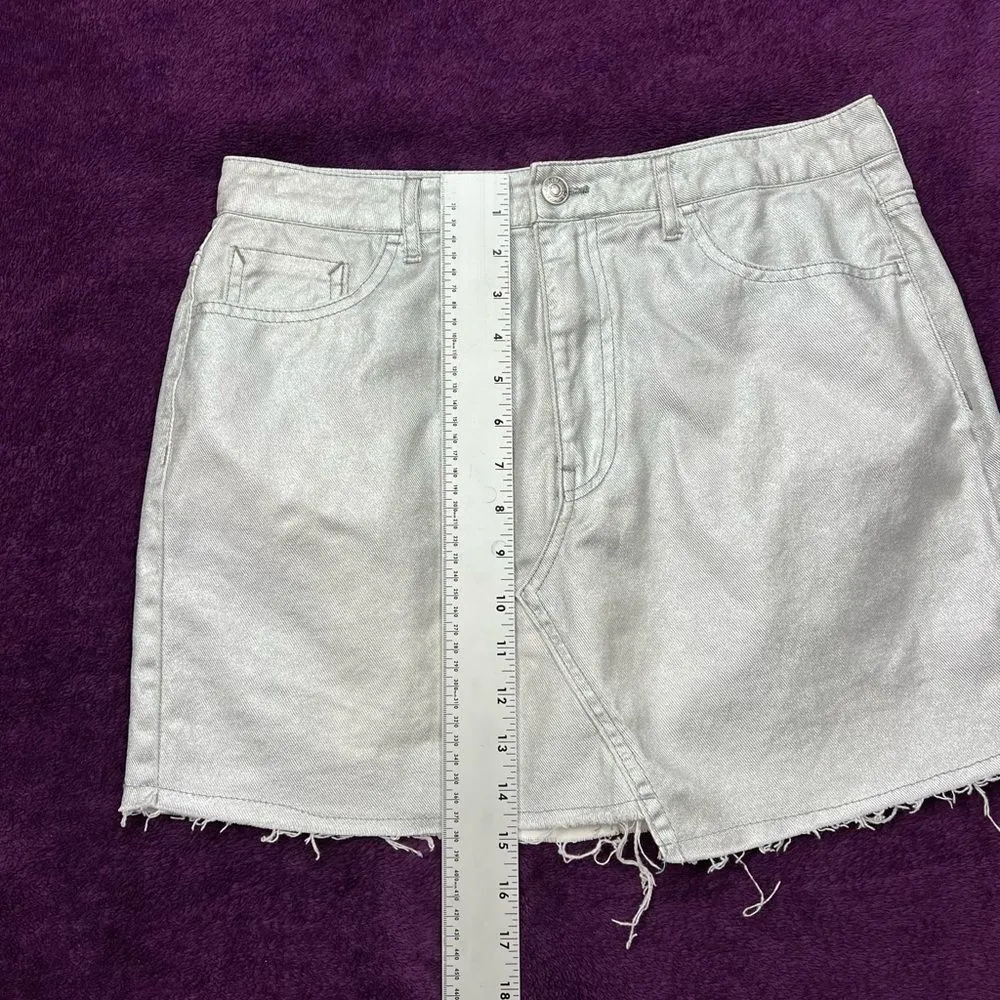 Forever 21 Silver‎ Metallic Coated Cutoff Denim Jean Skirt Size Large - Image 3