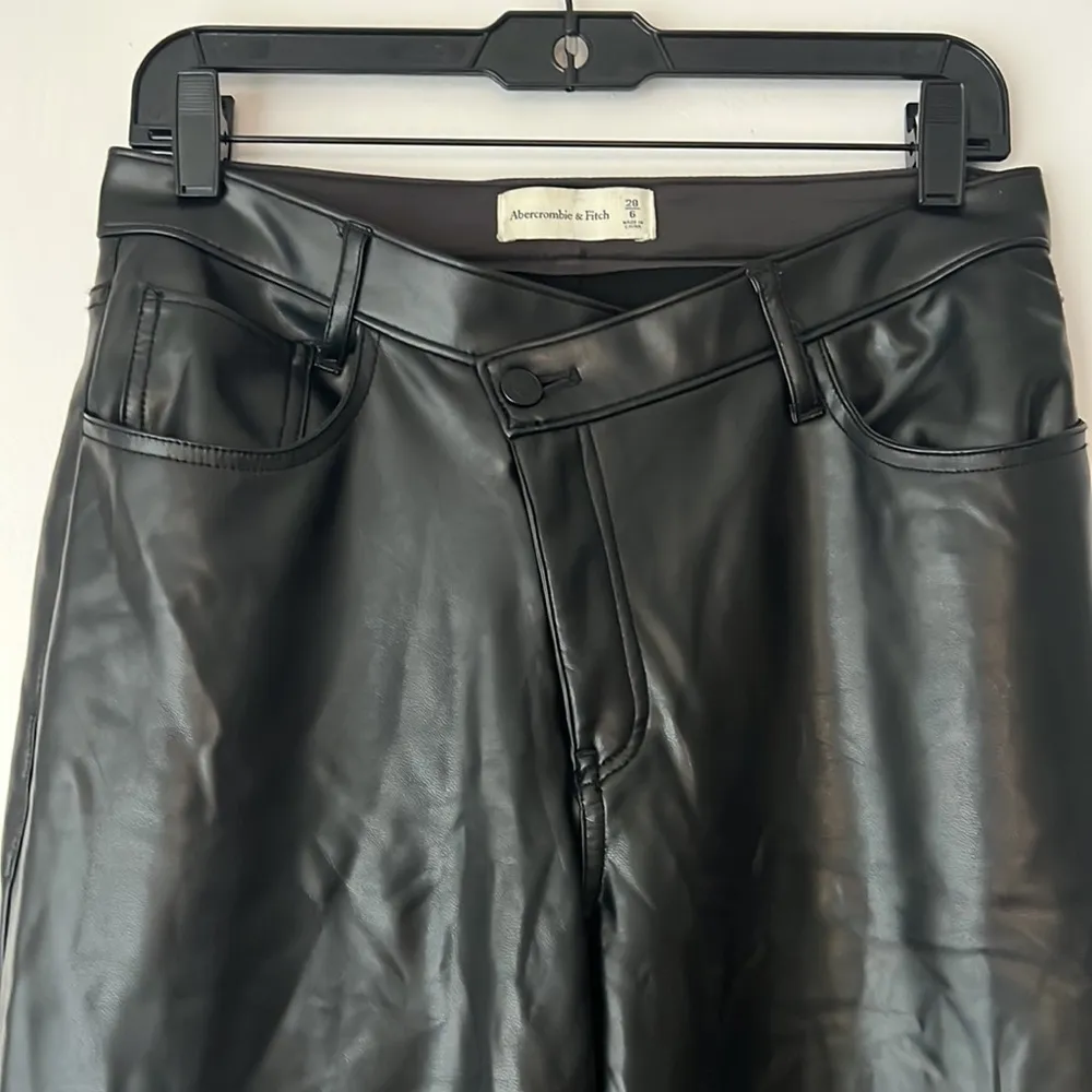 Abercrombie & Fitch Vegan Leather Pants Criss Cross Waist 90s Straight Size 28 6 - Image 3