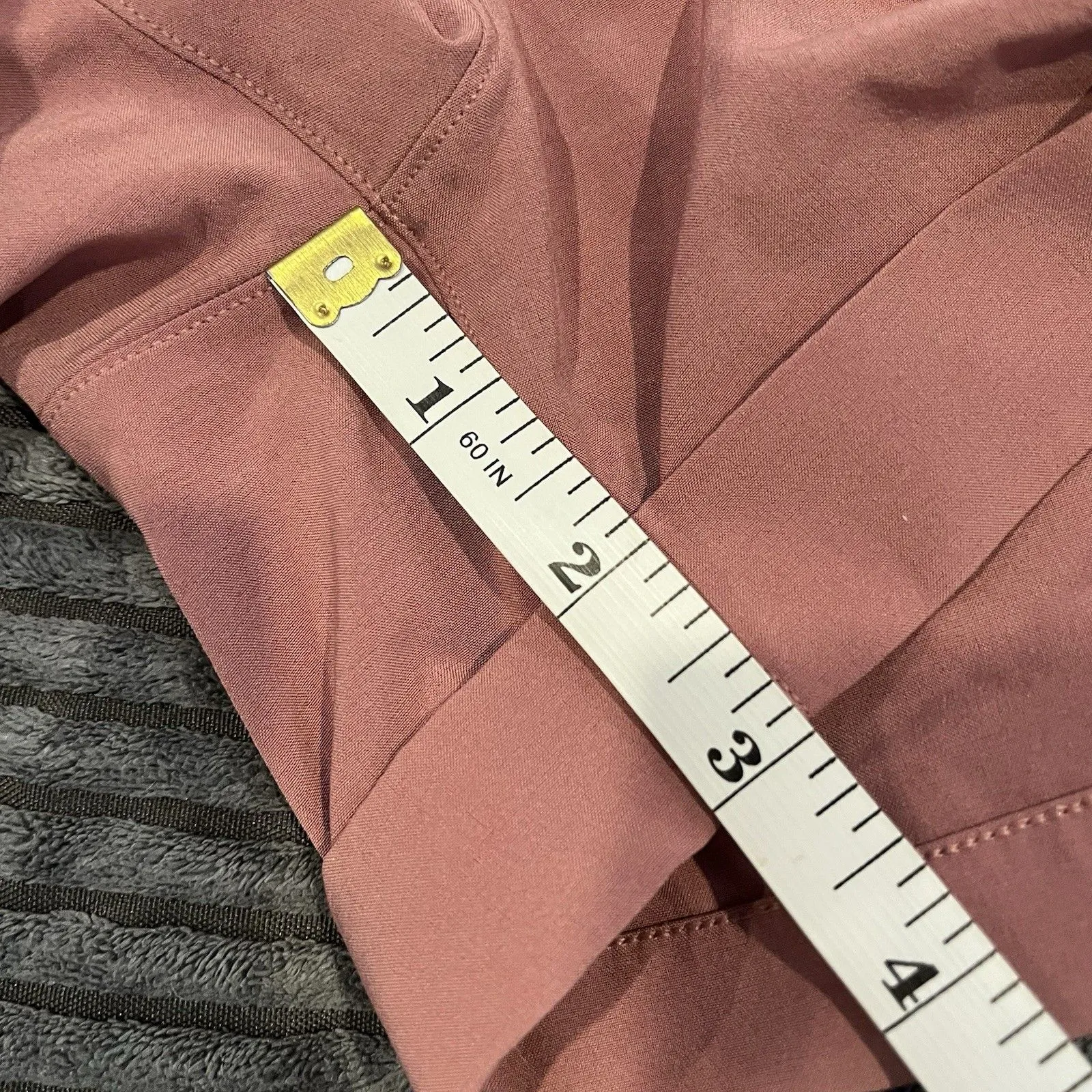 Lululemon On The Fly Shorts 2.5" Women 4 Casual Travel Gym Spanish Rose - Image 3