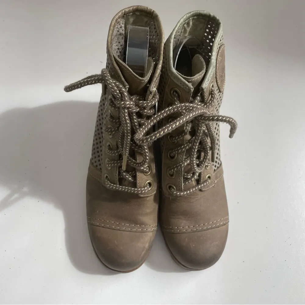 Sorel Booties Boots 1964 Premium Wedge Leather Perforated Lugged Sole Army Green - Image 4