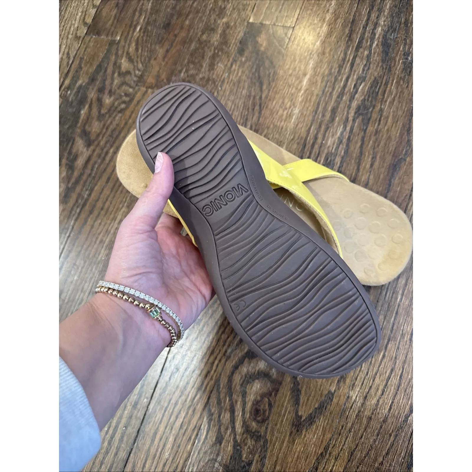 VIONIC Mona Yellow Thong Sandal Orthotic Comfort Flip Flop Women's Size 9 NWOT - Image 6