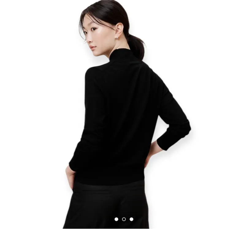 Banana Republic 100% Merino Wool Classic Black Turtleneck Sweater in Size M - Image 11