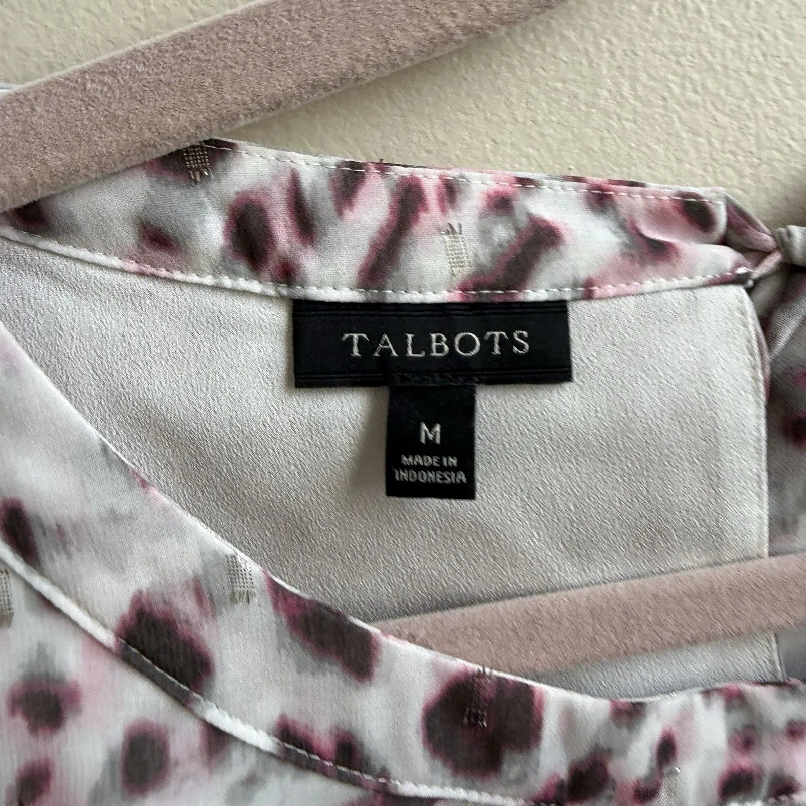 Talbots Womens Shirt Blouse White Pink Leopard Animal Tie Neck Size Medium - Image 4