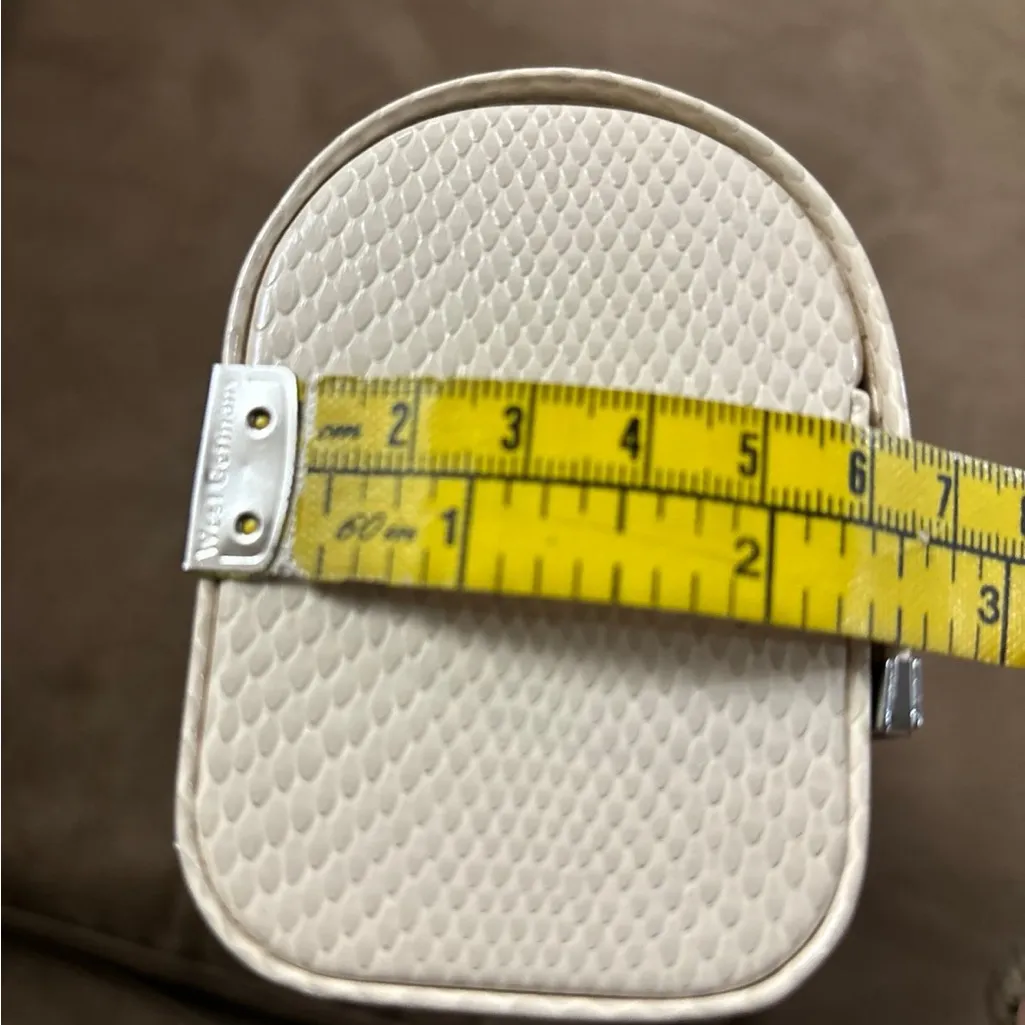 Jimmy Choo Glasses/Sunglasses case Ivory Faux Snakeskin Magnetic Closure - Image 9