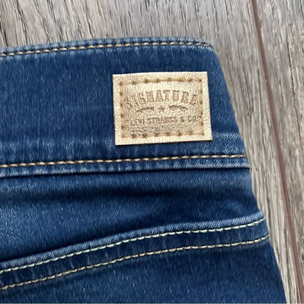 Signature by Levi Strauss Totally Shaping Pull On Skinny Jeans Size 6 Short - Image 11