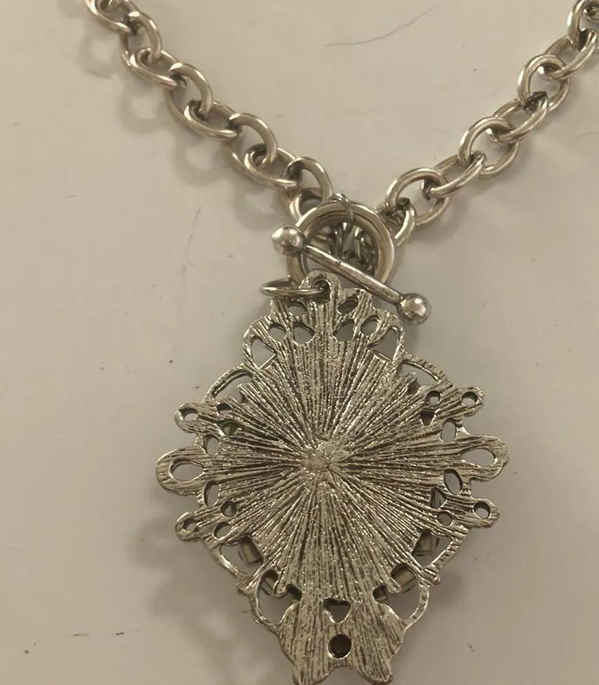 Old English monogram necklace letter e - Image 4