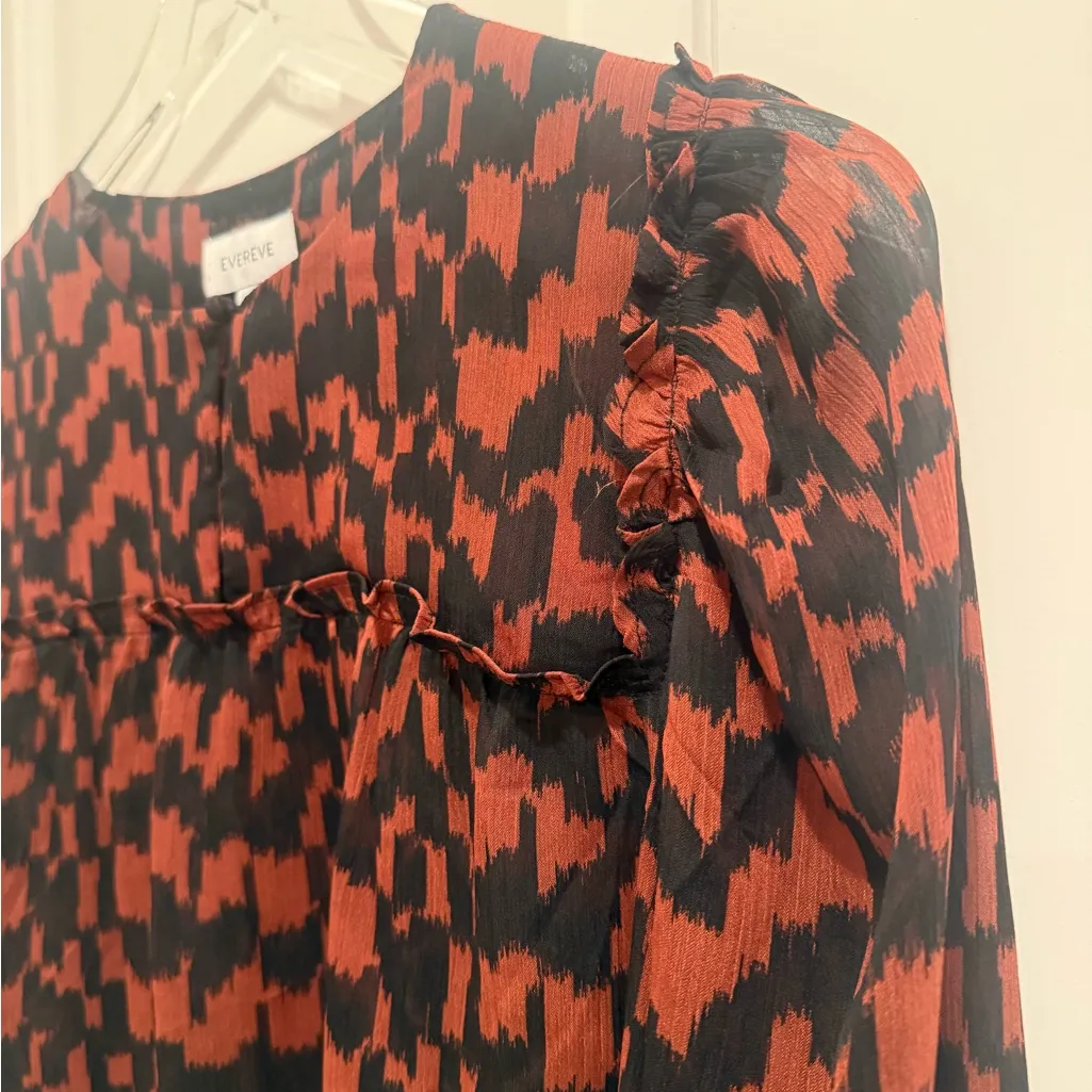 EVEREVE Leo Blouse in Brown and Black Leopard Geometric Print - Image 7