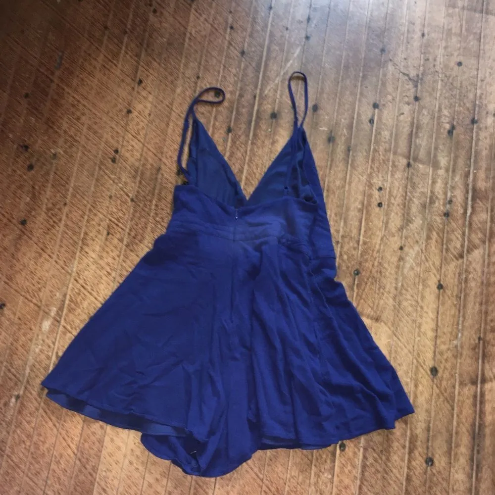 Lulus Lulu’s navy blue v-neck skirted S romper - Image 6