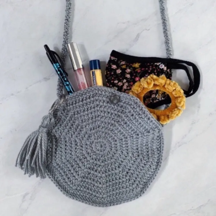 Cute Crocheted Small Silver Circle Crossbody Purse!✨ - Image 2