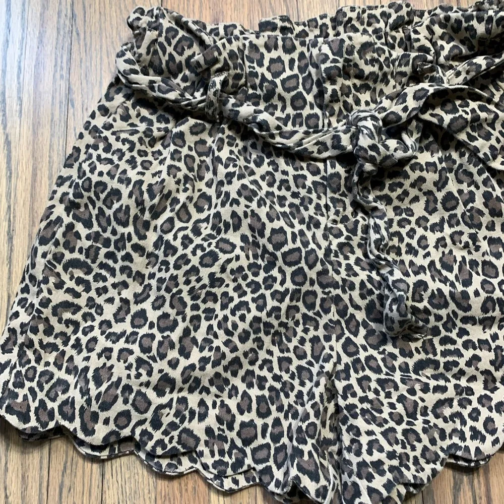 Aaron & amber cheetah print shorts small - Image 2
