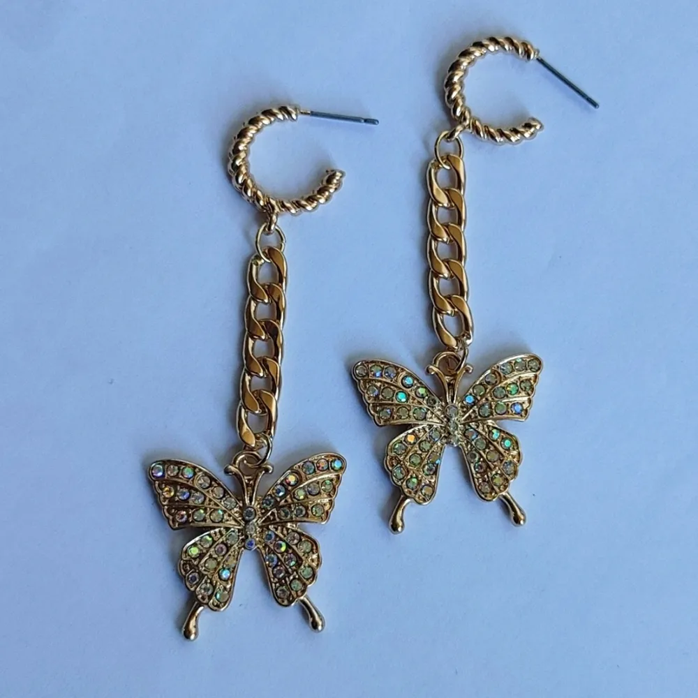 2 Gold Chain w Butterfly Necklace & Earrings Set - Image 3