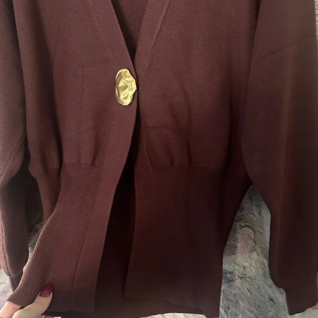 Commense Golden Button Plain Cardigan size small Brown - Image 4