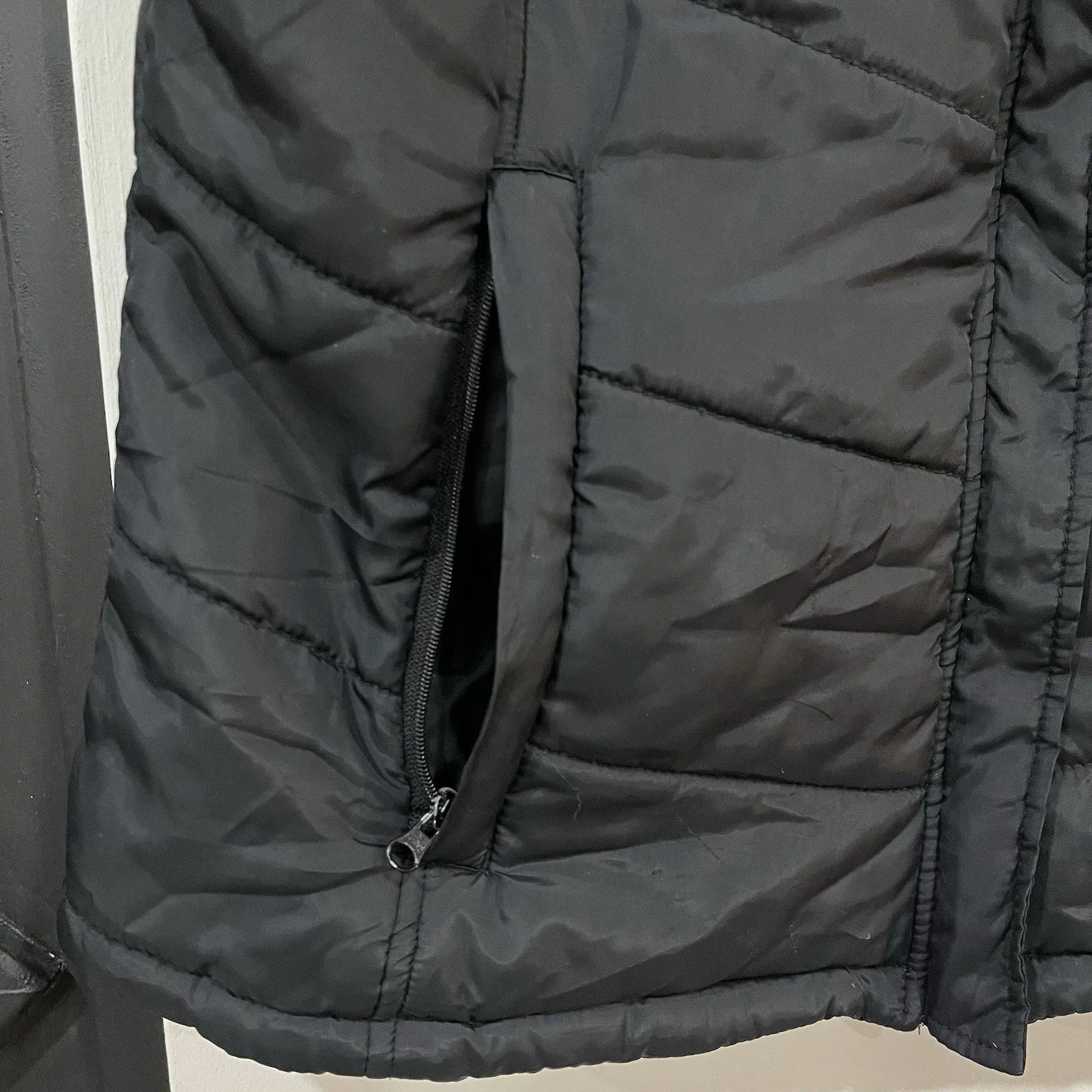 J America Women’s Ohio State Black Puffer Vest Size Small Varsity College - Image 4