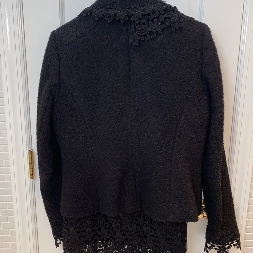 Bloomingdale’s Black wool teddy jacket and lace skirt suit. MIDI length. Size 10 - Image 8