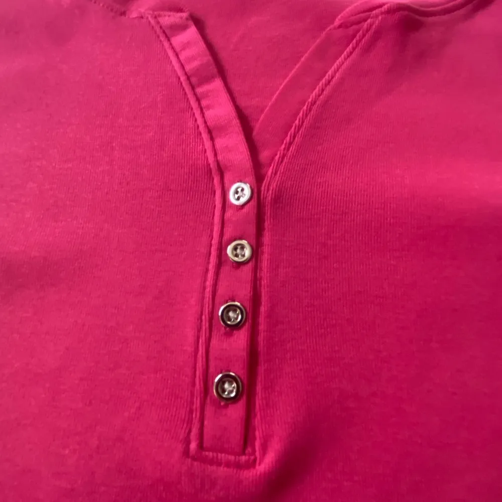 Karen Scott NWT Henley Short Sleeve Top Hot Pink Silver Buttons Size PM - Image 8