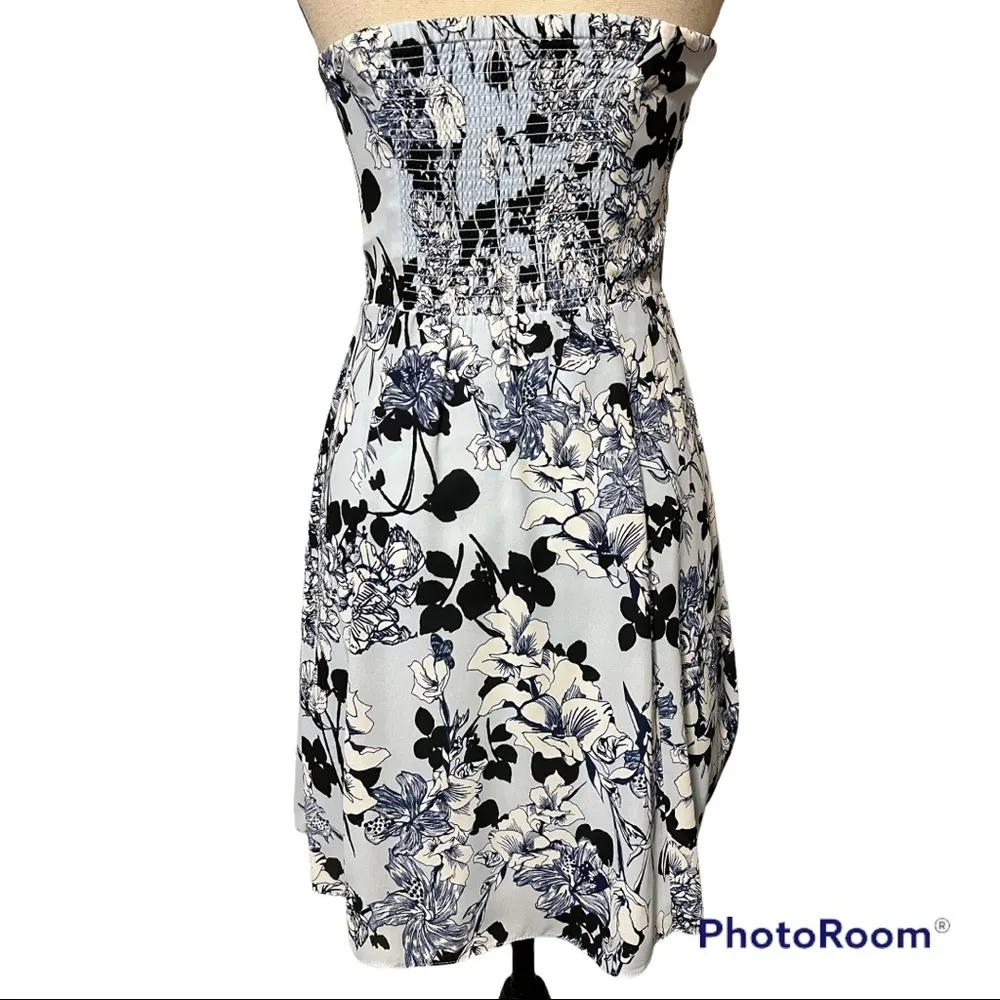 Express size 6 fit and flare strapless dress floral print blue black zips close - Image 3