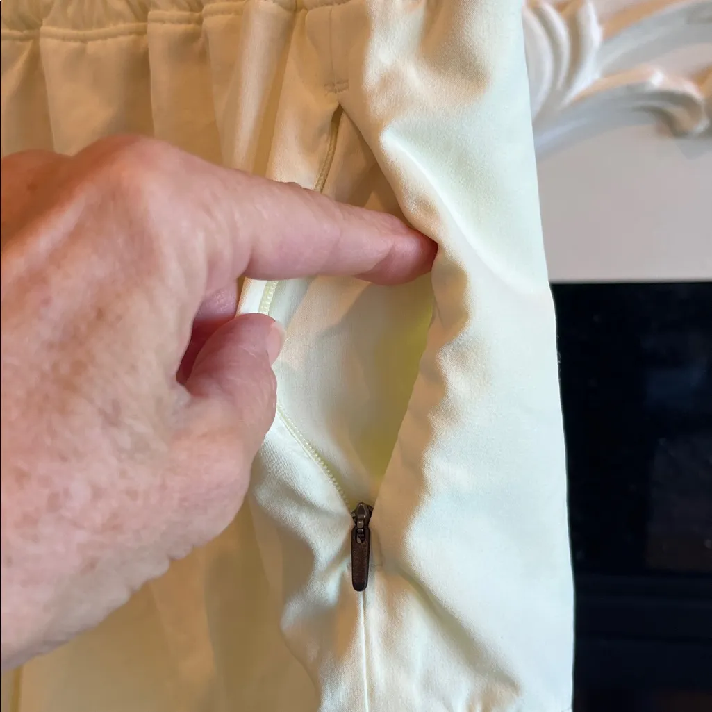 Athletic Shorts Pastel Yellow Size M - Image 6