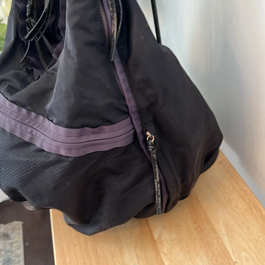 Lululemon Sackasana Black Nylon Shoulder Bag - Image 11