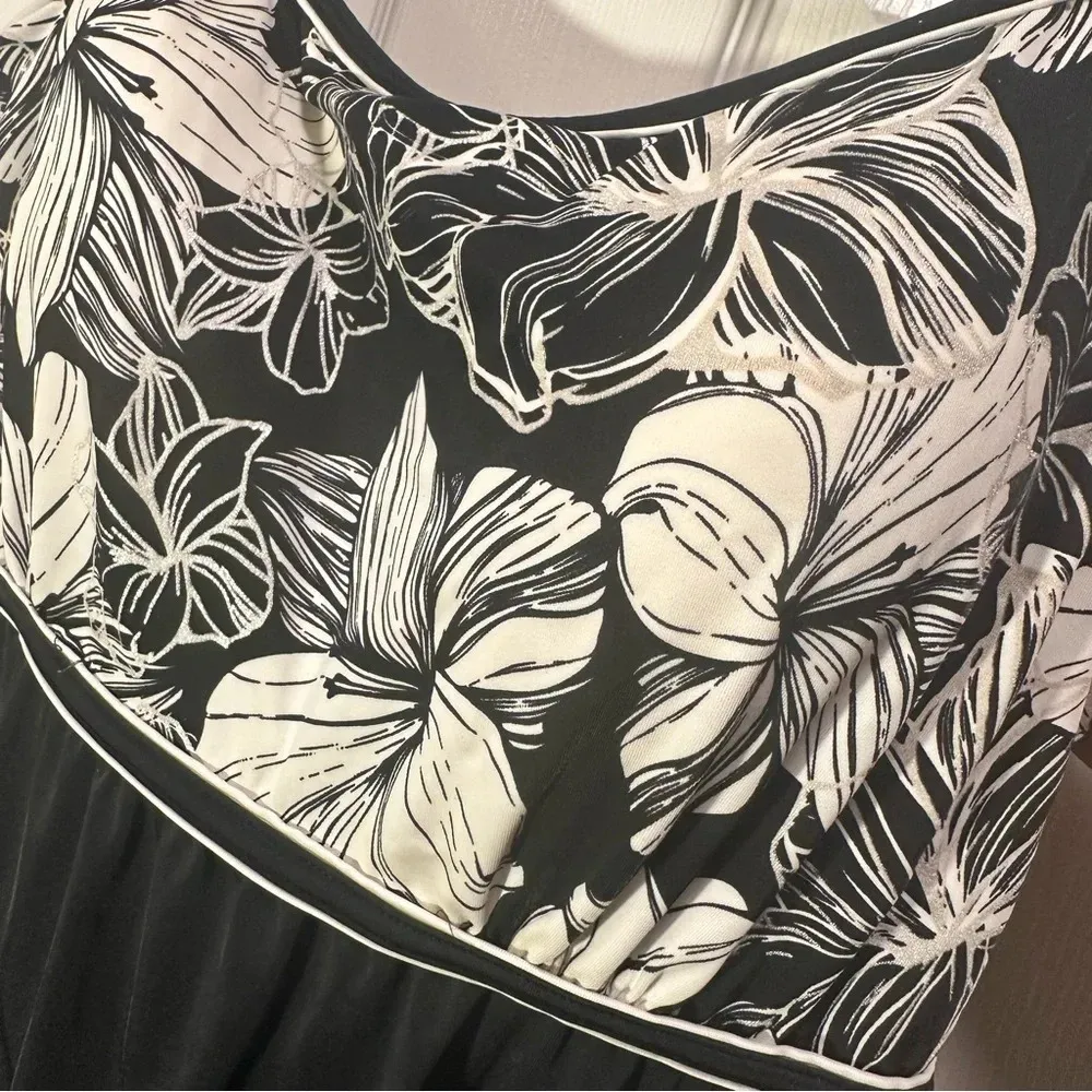 Avenue Black & White 20w One Piece Swim Dress‎ - Image 4