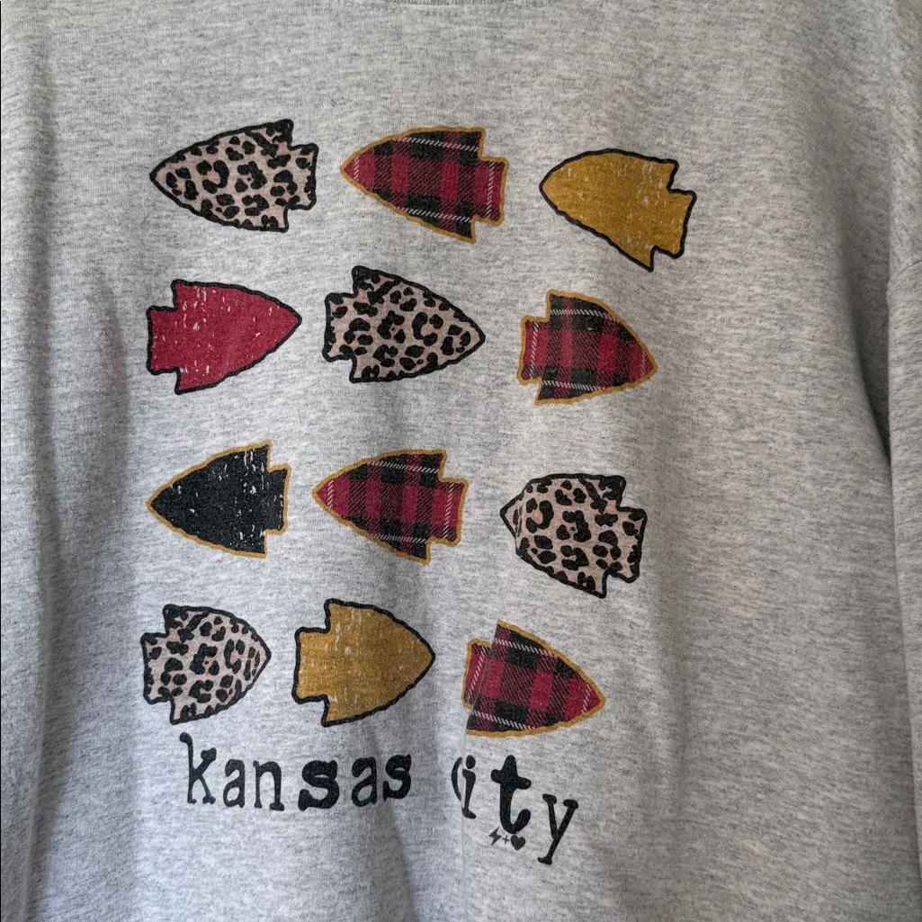Gildan Gray Kansas City Sweatshirt with Patterned Arrows - Image 2