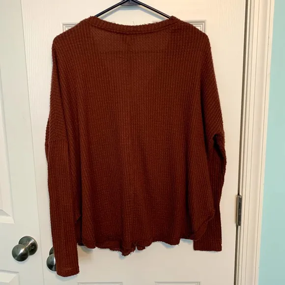 Out From‎ Under Rust Oversized Thermal Button Front Top Women's Size Small - Image 6