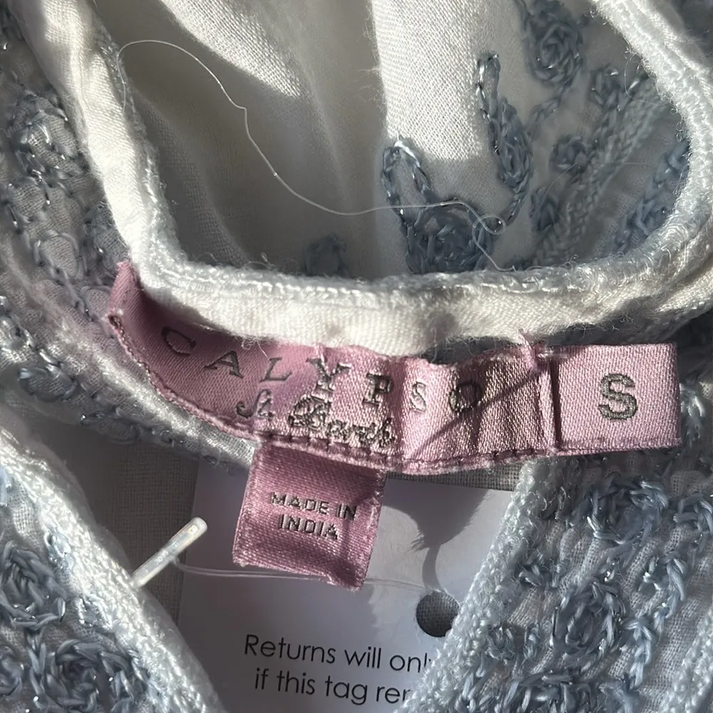 Calypso embroidered top size small - Image 3