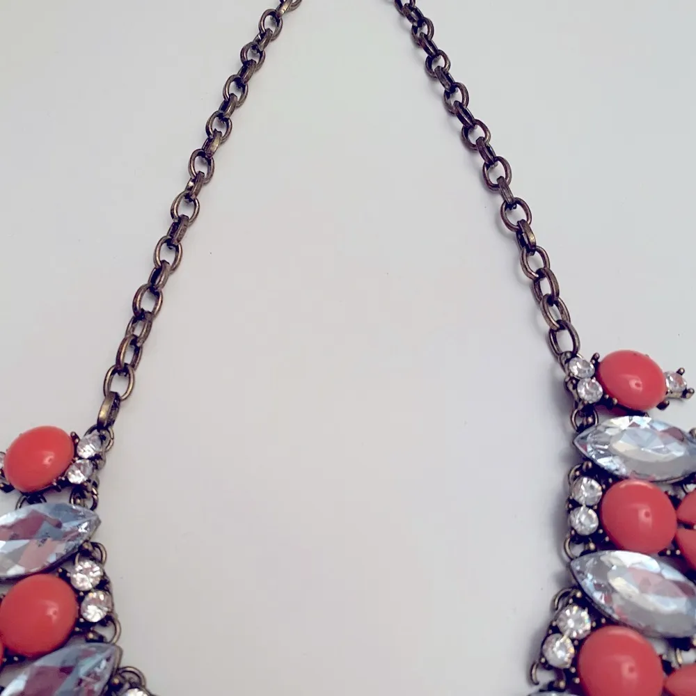 Coral and rhinestone statement necklace - Image 3
